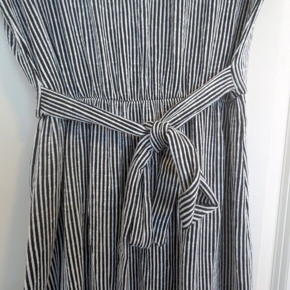 Black and White Striped Mid Dress - Picture 5 of 5